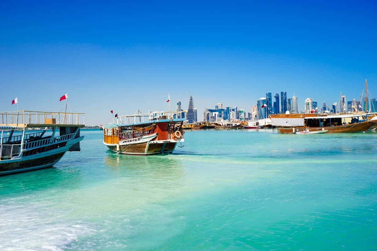 Boat-leaving-Doha-port